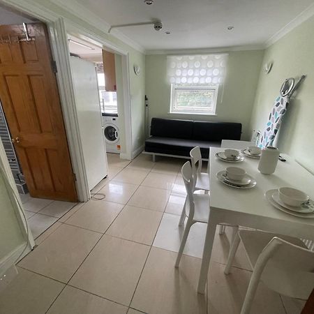 Entire 3 Bedroom Home - Minutes To Emirates Stadium! Londres Extérieur photo